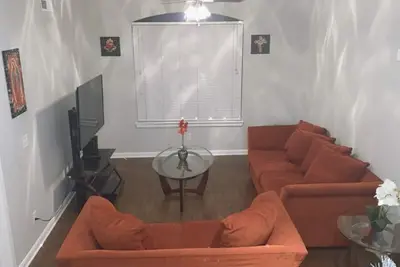 Image de Unforgettable Downtown Dallas Loft