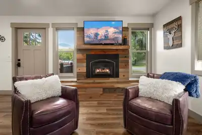 Private hot tub! Perfectly located close to the lake and between town and the ski hill