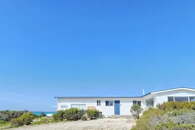 Image de Kalimna - 360 degree ocean and marina views!