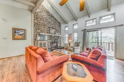 Image de Spacious Ruidoso Retreat: Game Room & Pool Access!