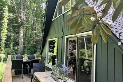 Image de Cozy Cottage w Hot Tub, 5 min walk to Main St