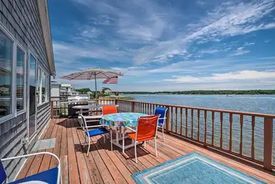 Image de Deck & Beach Access: Waterfront Cape Cod Cottage