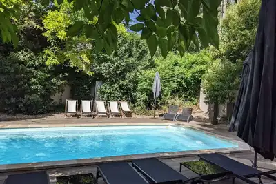 Image de Maison avec piscine dans quartier calme proche Avignon