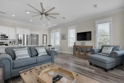 Image de Fantastic Renovation! Steps To Lagoon Pool! Best Seacrest Beach Location!