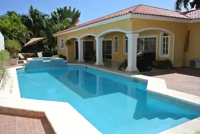 Image de Guest-friendly villa with private pool and garden in beachfront residence