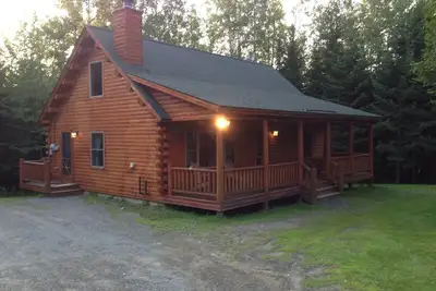 Image de Entire private beautifuly fully appointed  log cabin with Shared Lake Frontage.