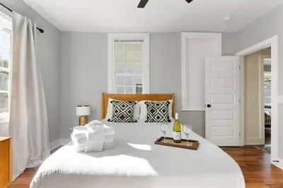 Image de Casa Bella - Your Oasis in the Heart of Charleston