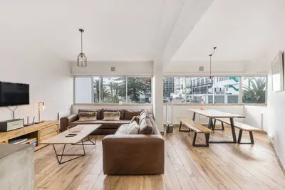 Image de Modern Space Footsteps from Sea Point Promenade