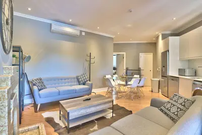 Image de Sleek Apartment | Close to VandA | Parking | Pool