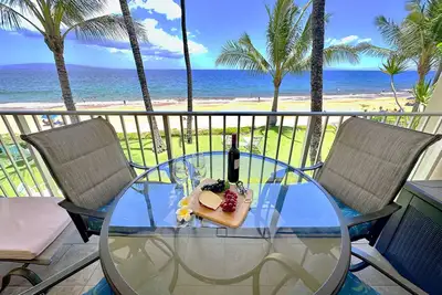 Image de Oceanfront**Brand New Ac throughout*On Sandy Beach!