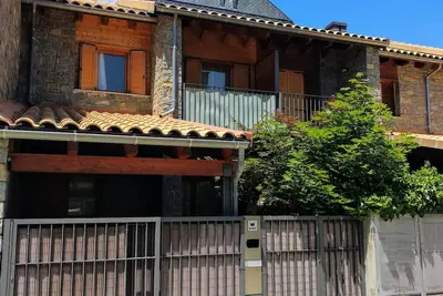 Image de Maple House. Your home on vacation.