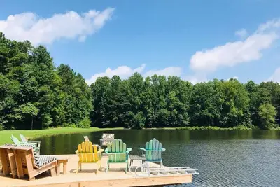 Quiet Loft on acreage and small lake - 18yrs+