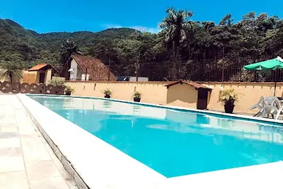 CHALÉ aconchegante c/ Piscina. Região Super arborizada