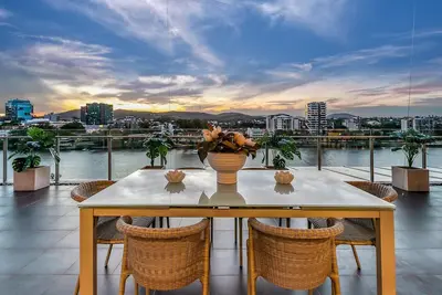 Image de Stunning Waterfront Penthouse | 3 or 4 Bedrooms