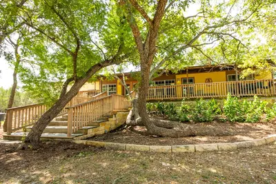 Image de Johnson Creek - Your Hill Country Getaway! Fishing/kayacking/hot tub/fire pit.