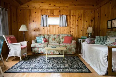 Image de Cozy Resort Cottage, 1 Minute Walk to Private Beach, Dock