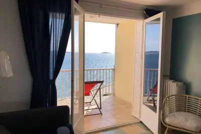 Image de Close to the Port Sanary seafront, T2 in private dead end 47M²