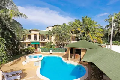 Image de Guest-friendly gated residence with pool near bars/beach, free yummy breakfast!
