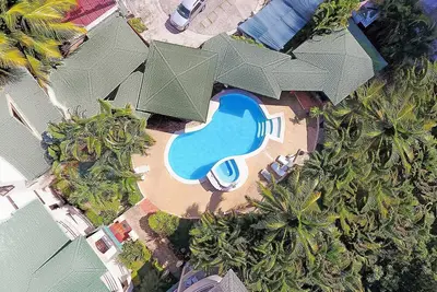 Image de Inexpensive room near clubs, free breakfast, pool/Ac/hot water/Cable Tv/Wi-fi