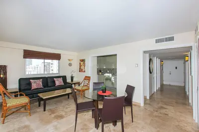 Image de 3br Ocean View Condo w/ Free Parking, WiFi, Walking Distance to Waikiki Beach