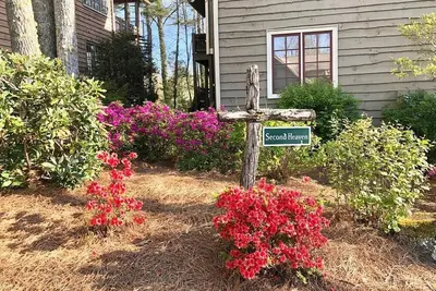 Image de Mountain walk-in level condo!