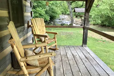 Image de The Cabin on Dumplin Creek - Private 3 Acre Smoky Mtn Retreat & 1798 Grist Mill