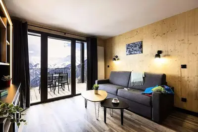 Image de 3 pièces 6 personnes Famille