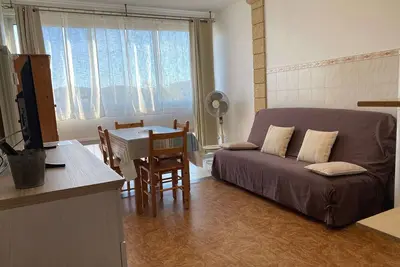 Image de Charmant T1 lumineux avec cuisine équipée, coin nuit séparé et wifi - Balaruc-les-Bains