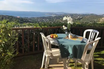 Image de Vue panoramique sur le golfe de St Tropez - 2 pièces tout confort - 2 piscines