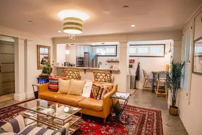 Image de 2br Cozy English Basement Retreat