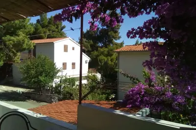 Image de Appartement de deux chambres avec la terrasse Ivan Dolac, Hvar (A-18269-d)