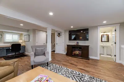 Image de Entire House! Sleeps 6-Cozy, Clean & Well-Stocked