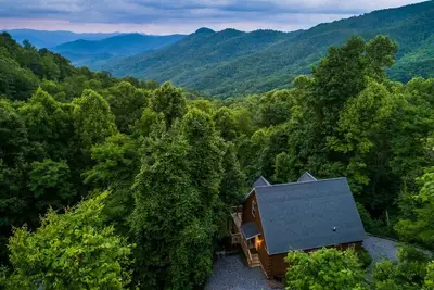 Image de Our Pinnacle - Private Home Nestled in the heart of the Smokies - With a hot tub!