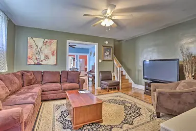Image de Suburban Home w/ Backyard Patio < 7 Miles to Dtwn!