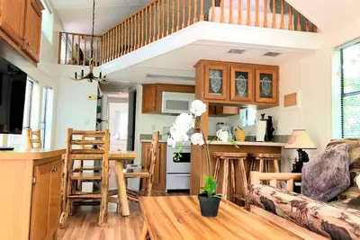Image de Mountain Views Cabin with Loft WiFi Pets Casino Fire pit Tesla Charger
