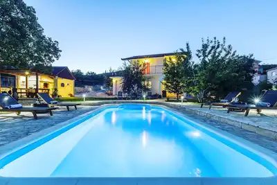 Image de Villa Podrugovi Dvori vith pool.
