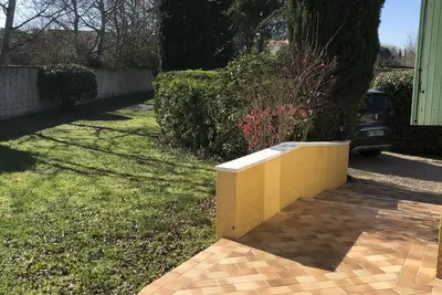 Image de Joli T2 avec terrasse jardin et piscine proche commerces et centre ville