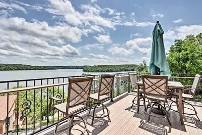 Image de Boat Dock & Kayaks: Luxury Lake of the Ozarks Home