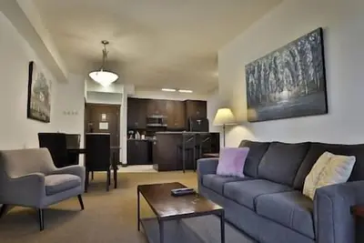 Image de Hot Tub & Gym / Pool / Ground-Floor Condo