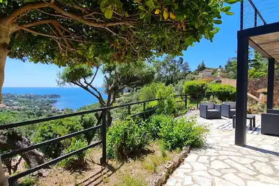 Image de Villa climatisée avec vue sur mer, piscine, proximité plage,
