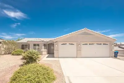 Image de 3 Bed 2 Bath Private Pool Home. Perfect for Both Off Road and Lake Activities!