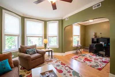 Image de Roscoe Village-seulement quelques magasins à mignons et à manger! 4-6