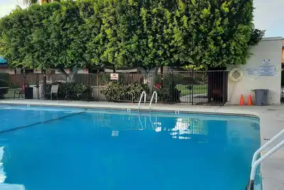 Image de One story fully furnished townhouse