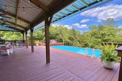 Image de Welcome to the “The Barn”.