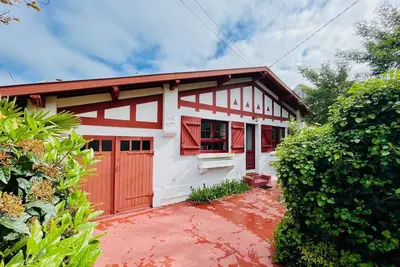 Image de Maison Basque avec Terrasse, Clim, et Wi-Fi à 600m de la Plage - Arcachon
