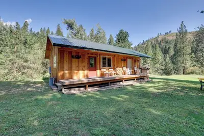 Image de Cozy Countryside Cabin in Robie Creek Park!