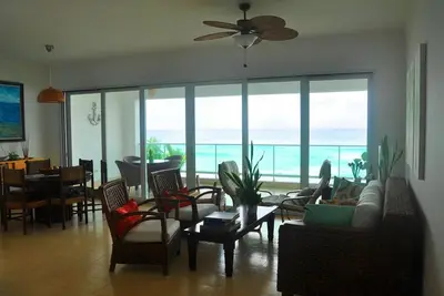 Image de Luxury 3bd condo right on a sandy beach, with amazing sea views!