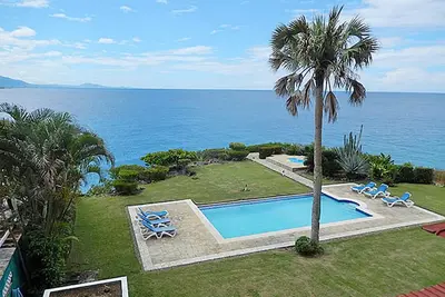Image de Quiet 1bd condo on a cliff overlooking the ocean, near shops&restaurants!