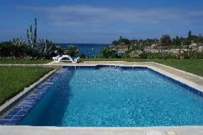 Image de Gated oceanfront condo, 1bd 1bth, pool\/Ac\/Cable Tv\/internet near everything!