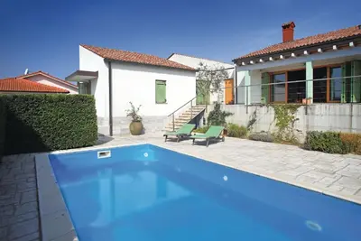 Image de Luxury villa with a swimming pool